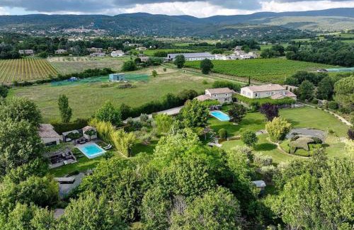 Saint-Saturnin-les-Apt House | Experience Oceanfront Bliss at L'ancien poulailler
