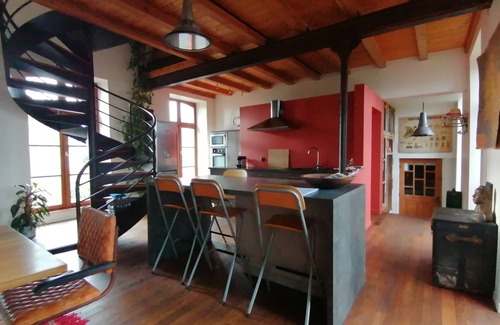 Plougrescant House | Experience L'ancienne École du Village Near Sea & Estuary