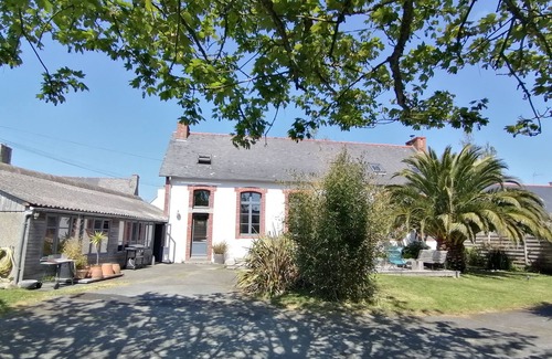 Plougrescant House | Experience L'ancienne École du Village Near Sea & Estuary