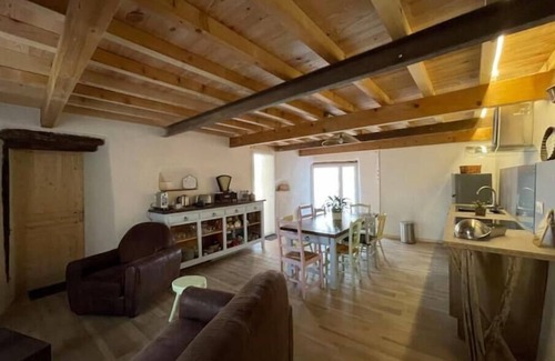 Brens House | Relax at L'ancienne Étable: Ocean View & Spa Amenities