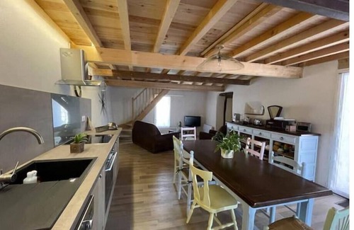 Brens House | Relax at L'ancienne Étable: Ocean View & Spa Amenities