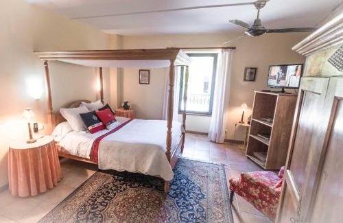 Puycelci Hotel | Experience L'Ancienne Auberge: Pet-Friendly & Family Welcoming