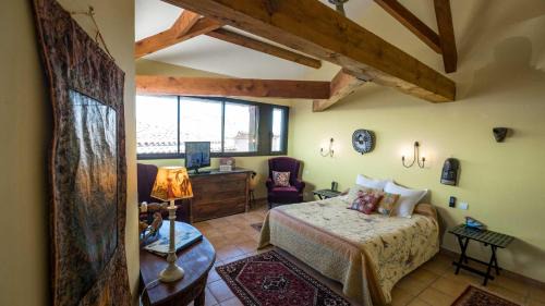 Puycelci Hotel | Experience L'Ancienne Auberge: Pet-Friendly & Family Welcoming