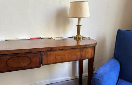 Semur-en-Auxois Bed & Breakfast | Guest Rated 9.1: Child-Friendly L'ancienne comédie Hotel