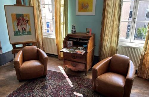 Semur-en-Auxois Bed & Breakfast | Guest Rated 9.1: Child-Friendly L'ancienne comédie Hotel