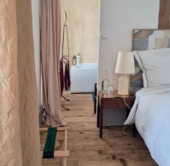 Semur-en-Auxois Bed & Breakfast | Guest Rated 9.1: Child-Friendly L'ancienne comédie Hotel