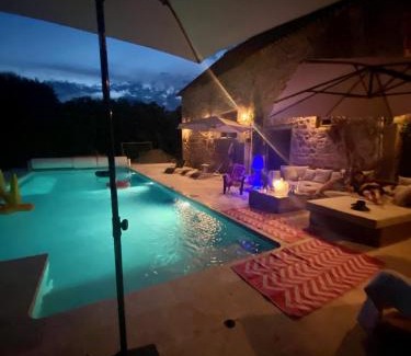 Poil Villa | Discover Comfort at L'ancienne Epicerie de POIL Hotel