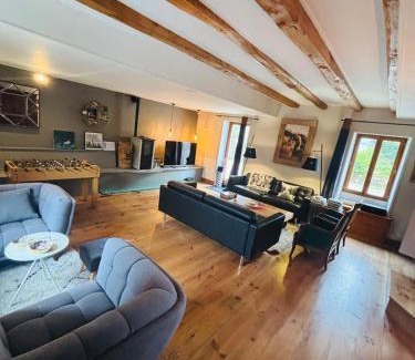 Poil Villa | Discover Comfort at L'ancienne Epicerie de POIL Hotel