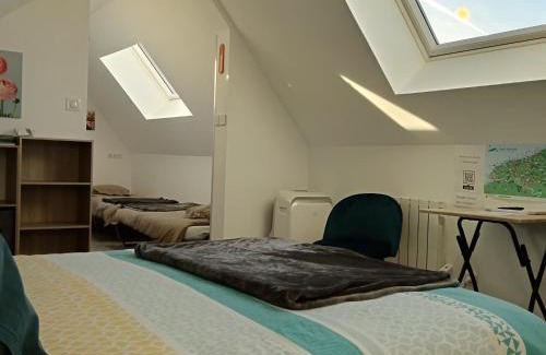 Louvetot Bed & Breakfast | Cozy L'Ancienne Forge: Ideal 3-Room Stay with Dining