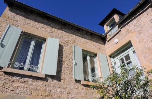 Palmas-d'Aveyron House | Discover Family-Friendly Comfort at L'ANCIENNE FORGE