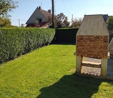 Saint-Pierre-du-Mont House | Bright Maison Séjour with Garden Near Omaha Beach & More