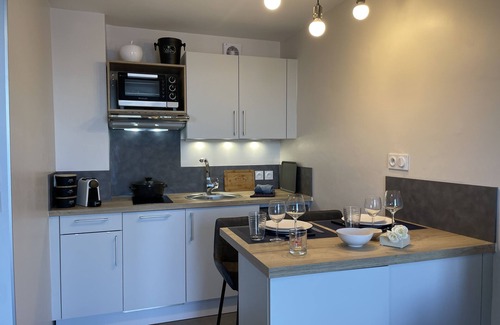 Downtown Le Havre Apartment | Relaxing l'ANCRE Studio Perret with Harbor View Balcony