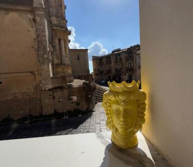Caltagirone Apartment | Central Getaway: Pet-Friendly Retreat with 9.8 Guest Rating