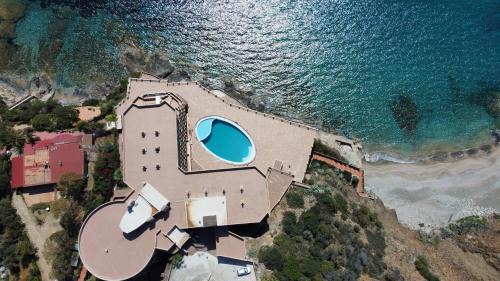 Teulada Apartment | Relax at L'angolo di Filo: Oceanfront with Pool & Hot Tub