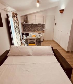 Partinico House | Discover L'angolo in centro: Family-Friendly with Breakfast