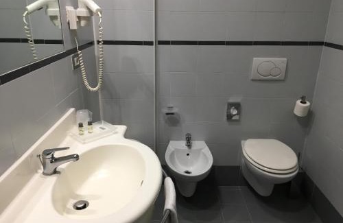Carisio Hotel | Pet-Friendly Stay at L'Angolo with Pool and Dining Options