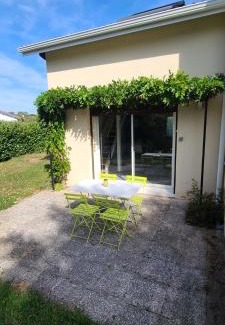 Chaponost House | Unforgettable Stay at L'annexe des Iris - Rated 9.5/10