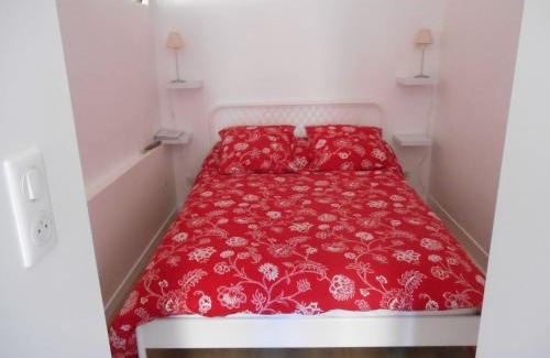 Combronde Apartment | Family-Friendly Getaway at l'annexe - Rated 9/10 by Guests