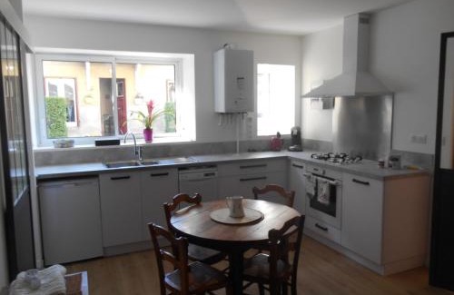 Combronde Apartment | Family-Friendly Getaway at l'annexe - Rated 9/10 by Guests