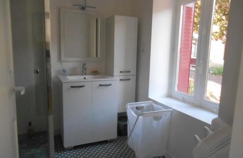 Combronde Apartment | Family-Friendly Getaway at l'annexe - Rated 9/10 by Guests