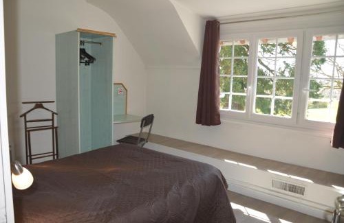 Le Mele-sur-Sarthe Hotel | Budget-Friendly L'annexe: Pet and Child Friendly Hotel