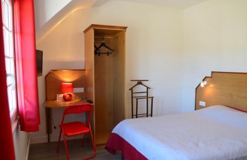Le Mele-sur-Sarthe Hotel | Budget-Friendly L'annexe: Pet and Child Friendly Hotel