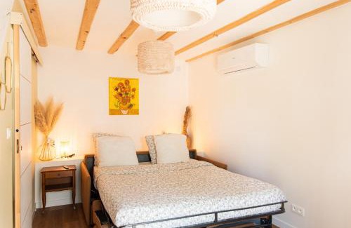 Saint-Etienne-la-Varenne House | L'Annexe au Milieu Des Vignes