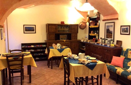 Caprie Bed & Breakfast | Cozy L'Antico Borgo Rooms: Pet-Friendly & Family Welcoming
