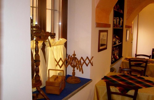 Caprie Bed & Breakfast | Cozy L'Antico Borgo Rooms: Pet-Friendly & Family Welcoming