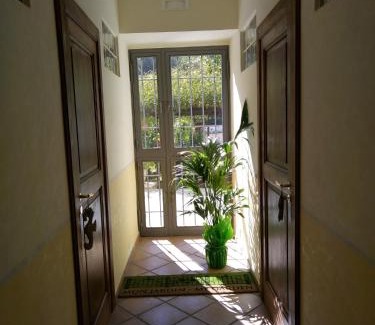 Marini Bed & Breakfast | Charming L'antico Giardino: Family-Friendly with Breakfast