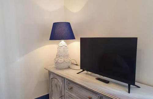 Santo Stefano di Camastra Apartment | Elegant L'Antico Palazzo: Family-Friendly Retreat with 9/10 Rating