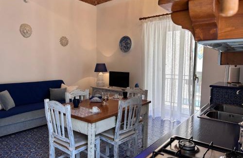 Santo Stefano di Camastra Apartment | Elegant L'Antico Palazzo: Family-Friendly Retreat with 9/10 Rating