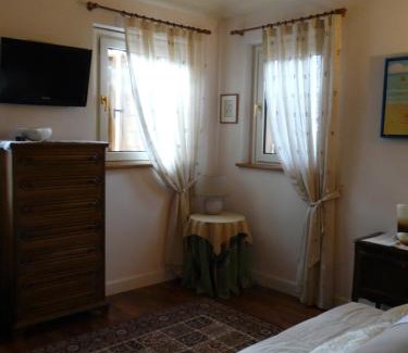 Gallignano House | Oceanfront Retreat: L'Antigo Granaro - 4 Star Rated Gem
