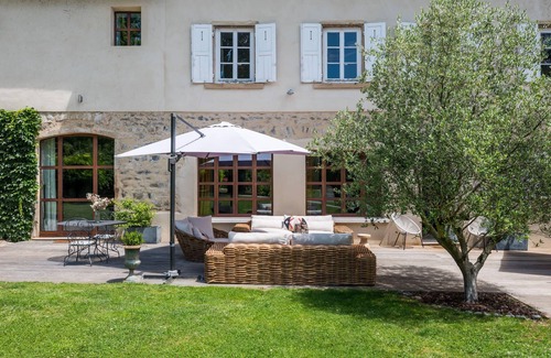 Les Serres - Vivier Villa | Discover L'Antiquaire: Trendy Family Retreat with Pool