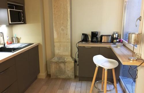 Saint Nicolas - Charles III - Ville vieille - Trois Maisons - Leopold Apartment | Discover L'Aparté: Family-Friendly Stay with Hot Tub & Breakfast