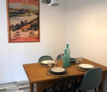 La Roche-Guyon Apartment | Discover Family-Friendly Comfort at L’Apparté Hotel