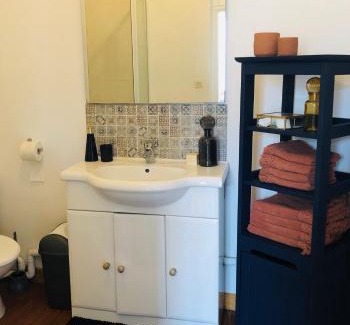La Roche-Guyon Apartment | Discover Family-Friendly Comfort at L’Apparté Hotel