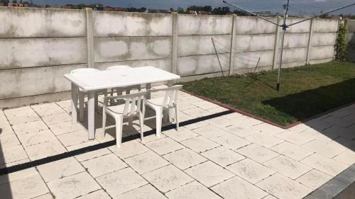 Saint-Folquin Apartment | Guest Rated 9.8: L’apparté, Family-Friendly Retreat
