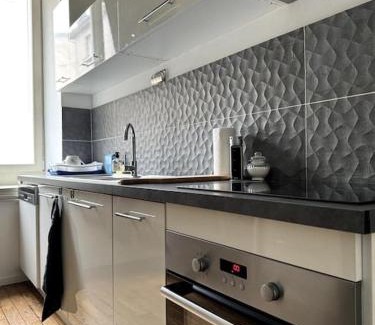 Poincare - Foch - Anatole France - Croix de Bourgogne Apartment | Convenient Stay at L'appart à la Gare with Great Amenities