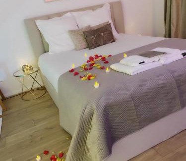 Besancon Apartment | Elevate Your Stay at L’appart[é] Gold with Hot Tub Bliss