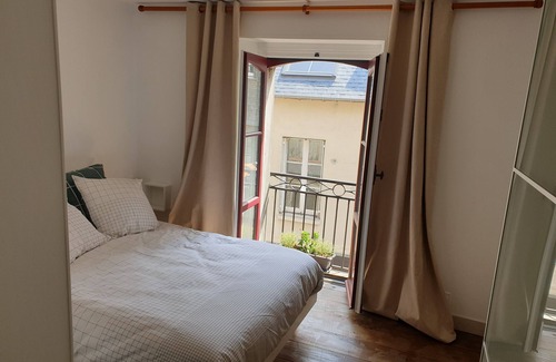 Vitre Apartment | Elegant L'Appart in Historic Vitré with Spa & Kitchen