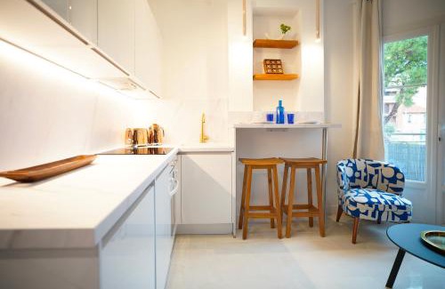 Sainte-Maxime City Centre Apartment | Prime L'Appart: Steps from Beach with Ocean View