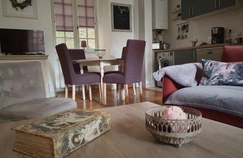 Sarlat-la-Caneda Historic Center Apartment | Top-Rated L'appart d'à coté: Family-Friendly Getaway