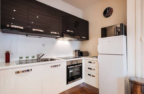Jean Moulin - Marius Berliet Apartment | Discover L'appart d'Albert - Authentic Stay with Garage