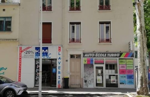 Jean Moulin - Marius Berliet Apartment | Discover L'appart d'Albert - Authentic Stay with Garage