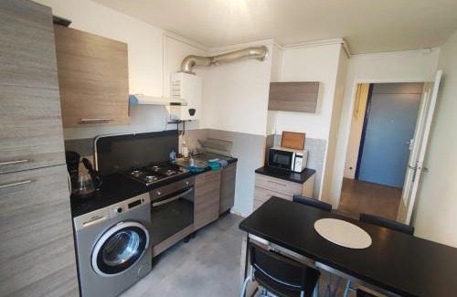 Pont-de-Cheruy Apartment | Discover L'appart de la tour T4: Family-Friendly Retreat