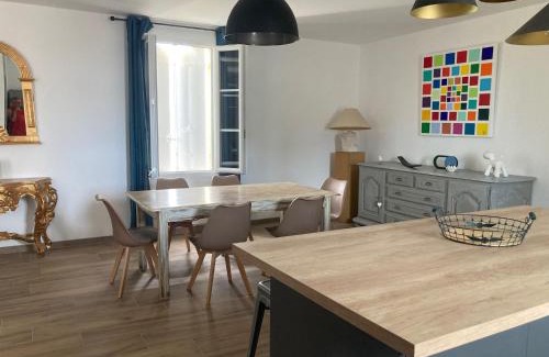 Saint-Genes-de-Castillon Apartment | Cozy Stay at L'Appartement du Comptoir with Family-Friendly Amenities