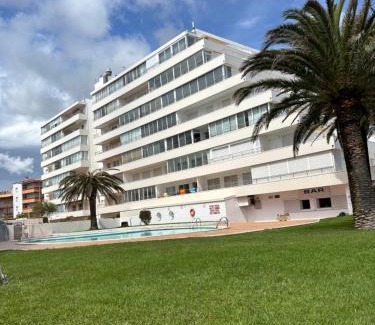 Santa Margarida Apartment | Oceanfront Retreat: L’Appart-Rosas with Pool & 9.8 Rating