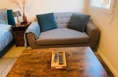 Les Mureaux Apartment | Comfortable L'Appart Sympa with Kitchen Near the Station