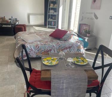 Paradou Bed & Breakfast | L'appart Thé - Charme apaisant au coeur des Alpilles